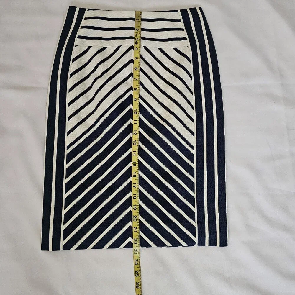J.Crew Women's Navy Blue/White Chevron Stripe Pattern Pencil Skirt Size 00 - Picture 8 of 13
